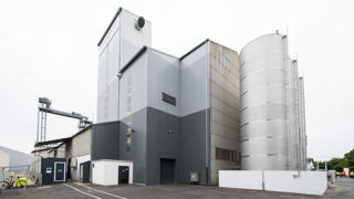 Près de 12 millions d'euros ont été investis sur le site Oléosyn Bio de Thouars, pour développer la filière oléagineuse bio française. Près de 12 millions d'euros ont été investis sur le site Oléosyn Bio de Thouars, pour développer la filière oléagineuse bio française.